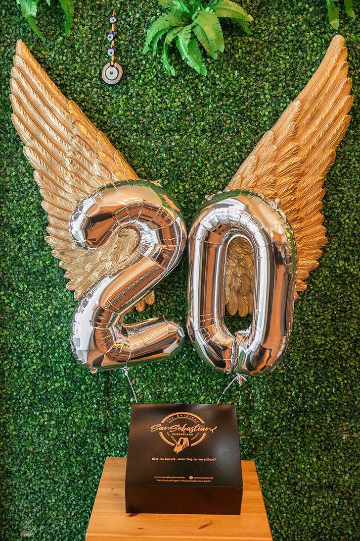 San Sebastian Birthday Cheesecake mit 2 Ballons