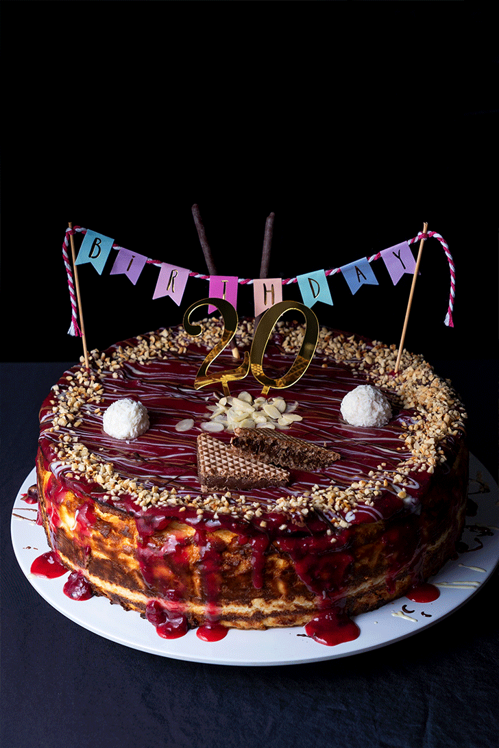 San Sebastian Birthday Cheesecake mit 2 Ballons